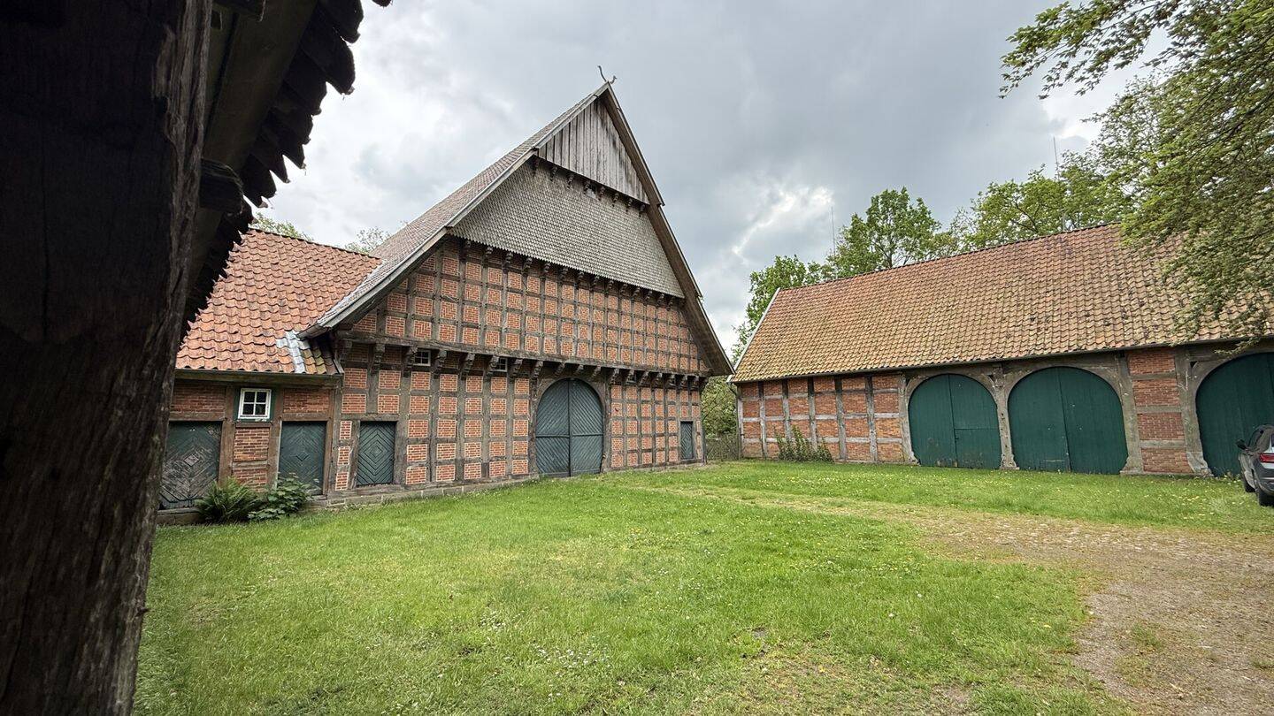85 ha Fachwerkhof / Gutshof mit Eigenjagd, 49596 Gehrde