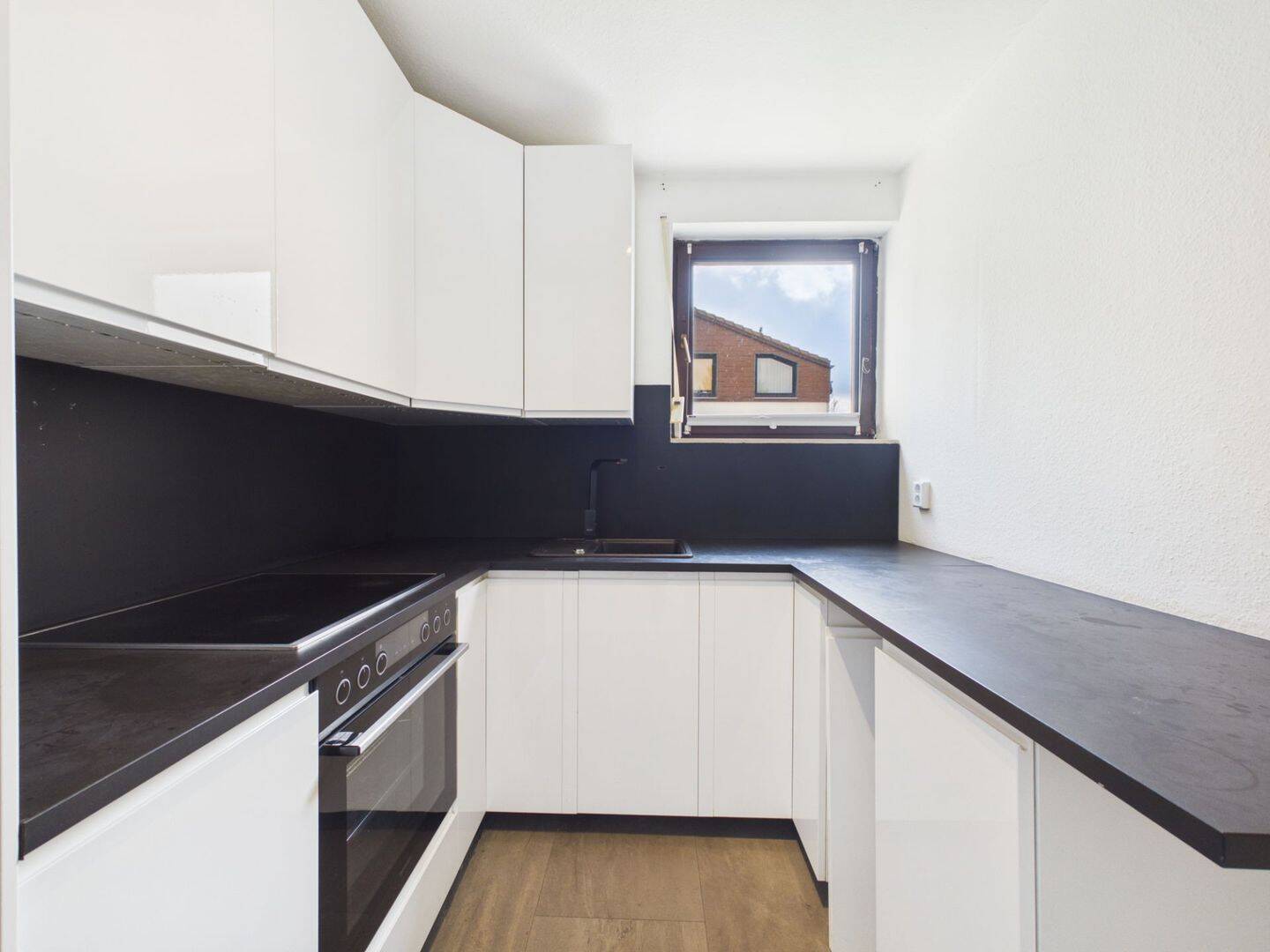 Lichtdurchflutetes Familienglück: 3-Zimmer-Wohnung mit Balkon & Tiefgarage in Iserlohn-Obergrüne, 58644 Iserlohn