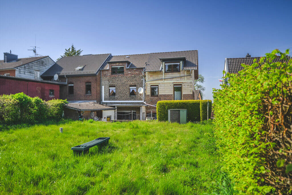 Außergewöhnlich großes Haus in ruhiger Lage mit großzügigem Südgarten, 52249 Eschweiler
