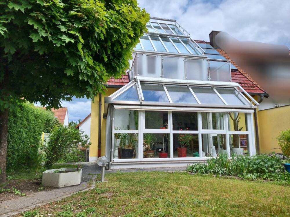 Modernisierte Doppelhaushälfte mit Wintergarten und Galerie sowie 2 Garagen, 90768 Fürth