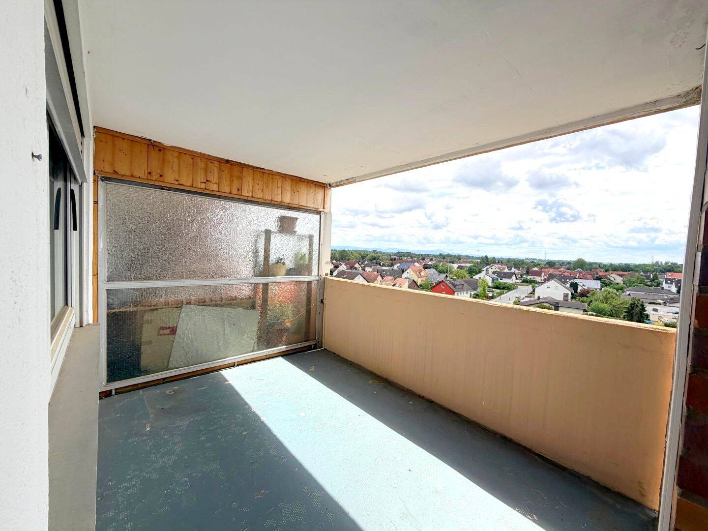 Geräumige 2-Zimmer-Wohnung über den Dächern von Groß-Gerau, 64521 Groß-Gerau
