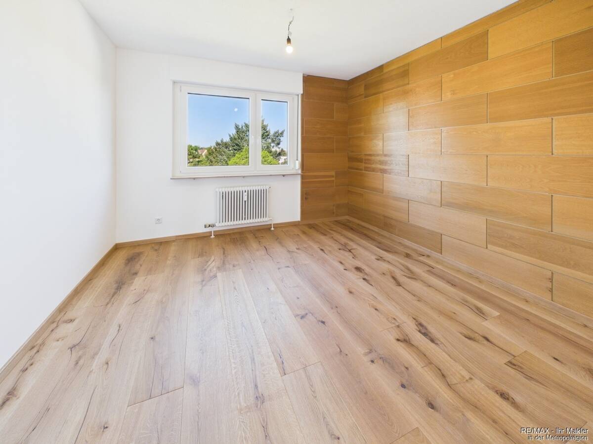 Westblick vom Balkon, geräumig und alles „Neu“ für Sie – Nürnberg – Vorschaubild 3