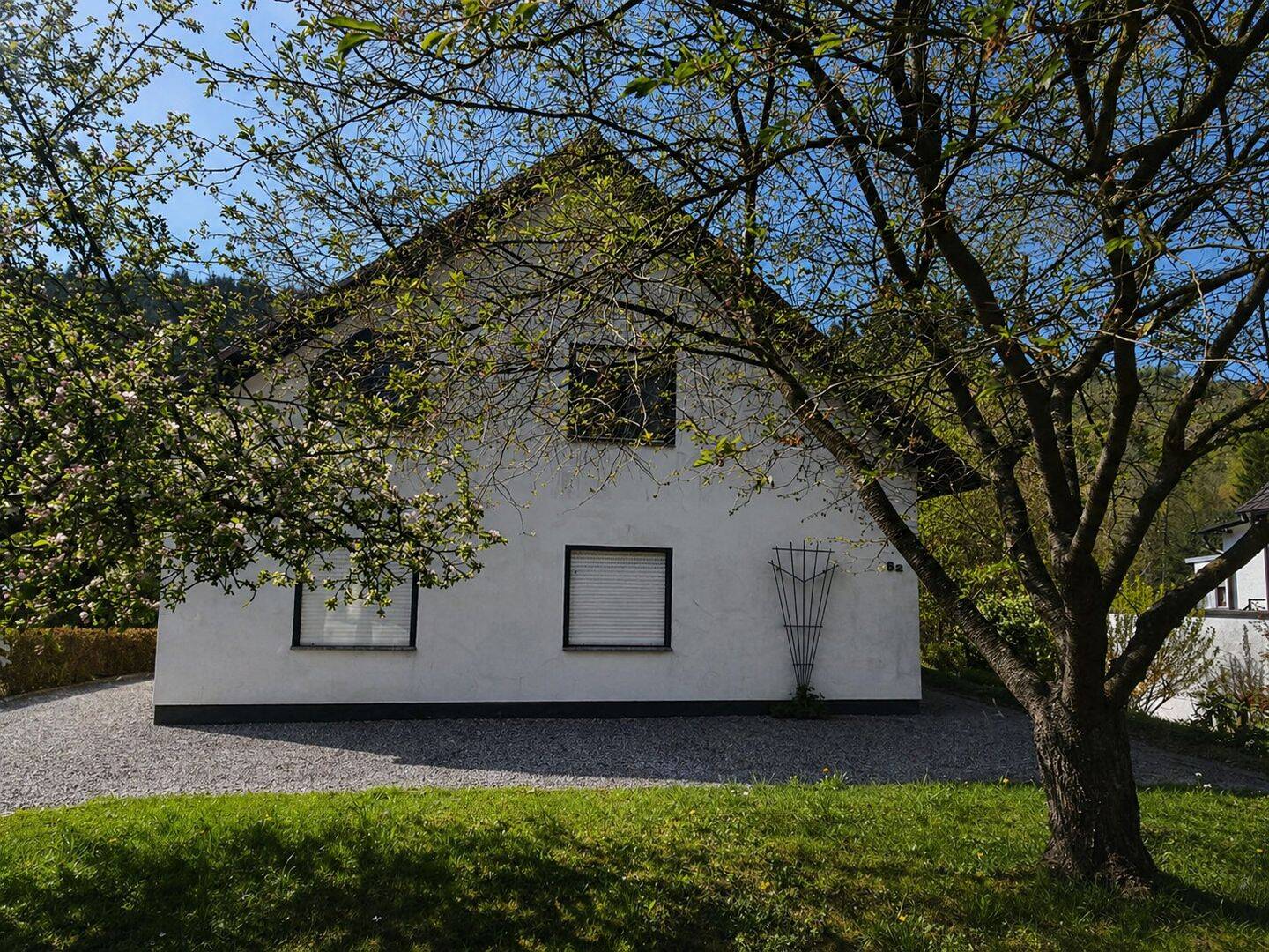 Großzügiges Zweifamilienhaus im Grünen, 58675 Hemer