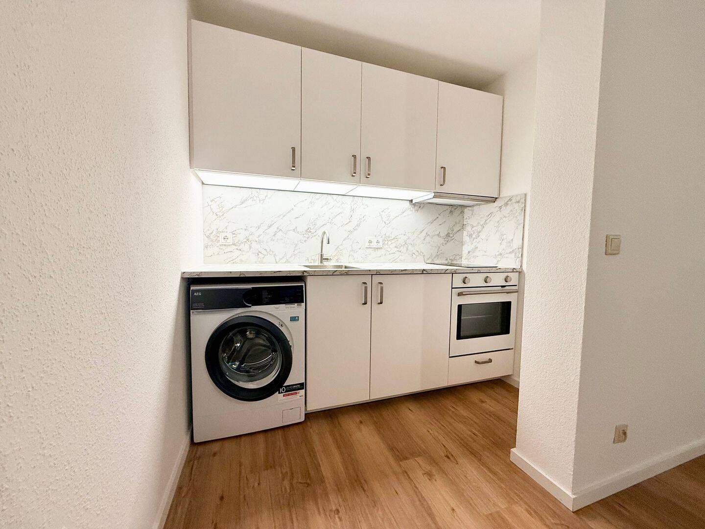 frisch renovierte 1,5 ZKD Wohnung mit neuer Einbauküche, 68199 Mannheim (Almenhof Neckarau)