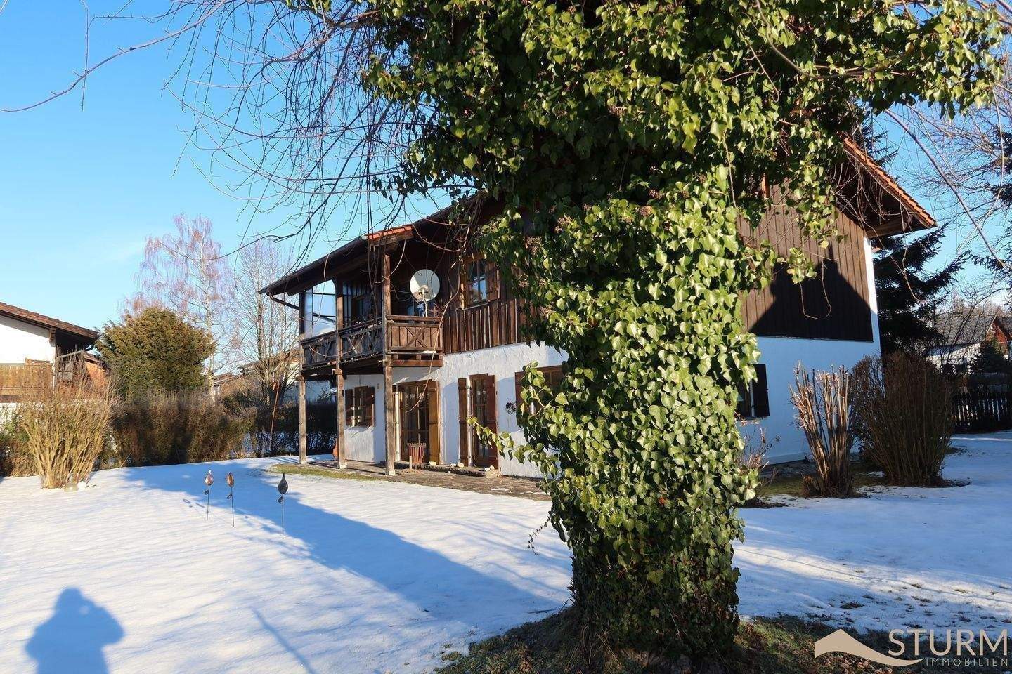 Typisch bayerisch und grundsolide – Zweifamilienhaus in Top Lage – Waging am See im schönen Chiemgau, 83329 Waging a. See (Waging am See)