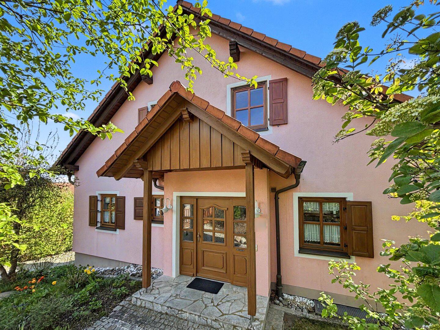 Familienidylle mit ländlichem Charme-Großzügiges Einfamilienhaus auf Traumgrundstück in Wilhelmsdorf, 91489 Emskirchen