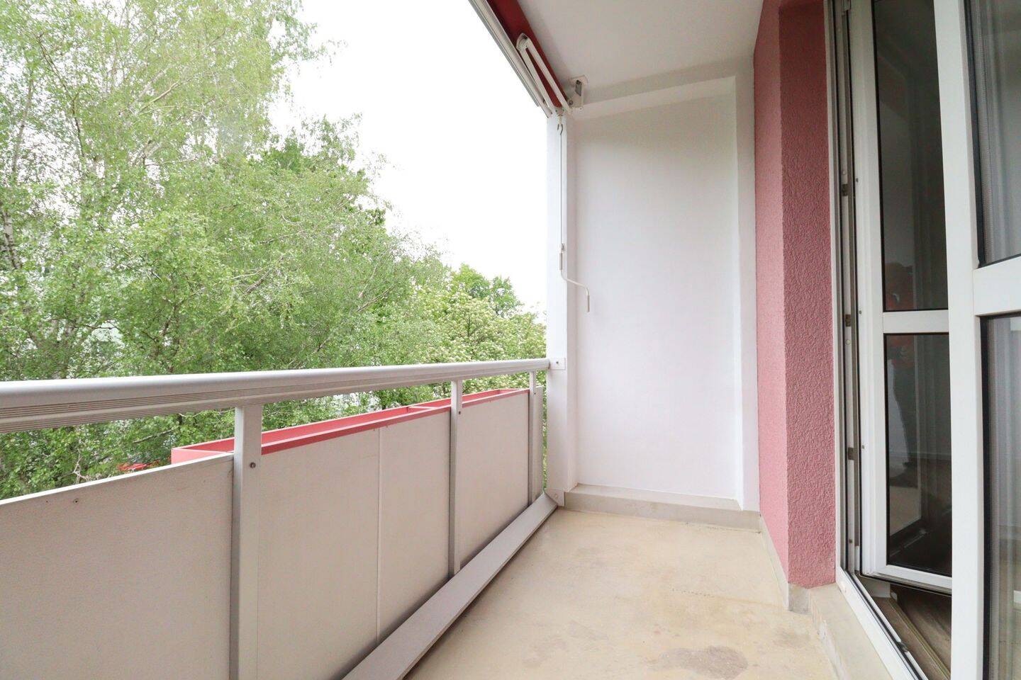 3-Raumwohnung mit Dusche, Balkon und Aufzug – Chemnitz – Vorschaubild 3