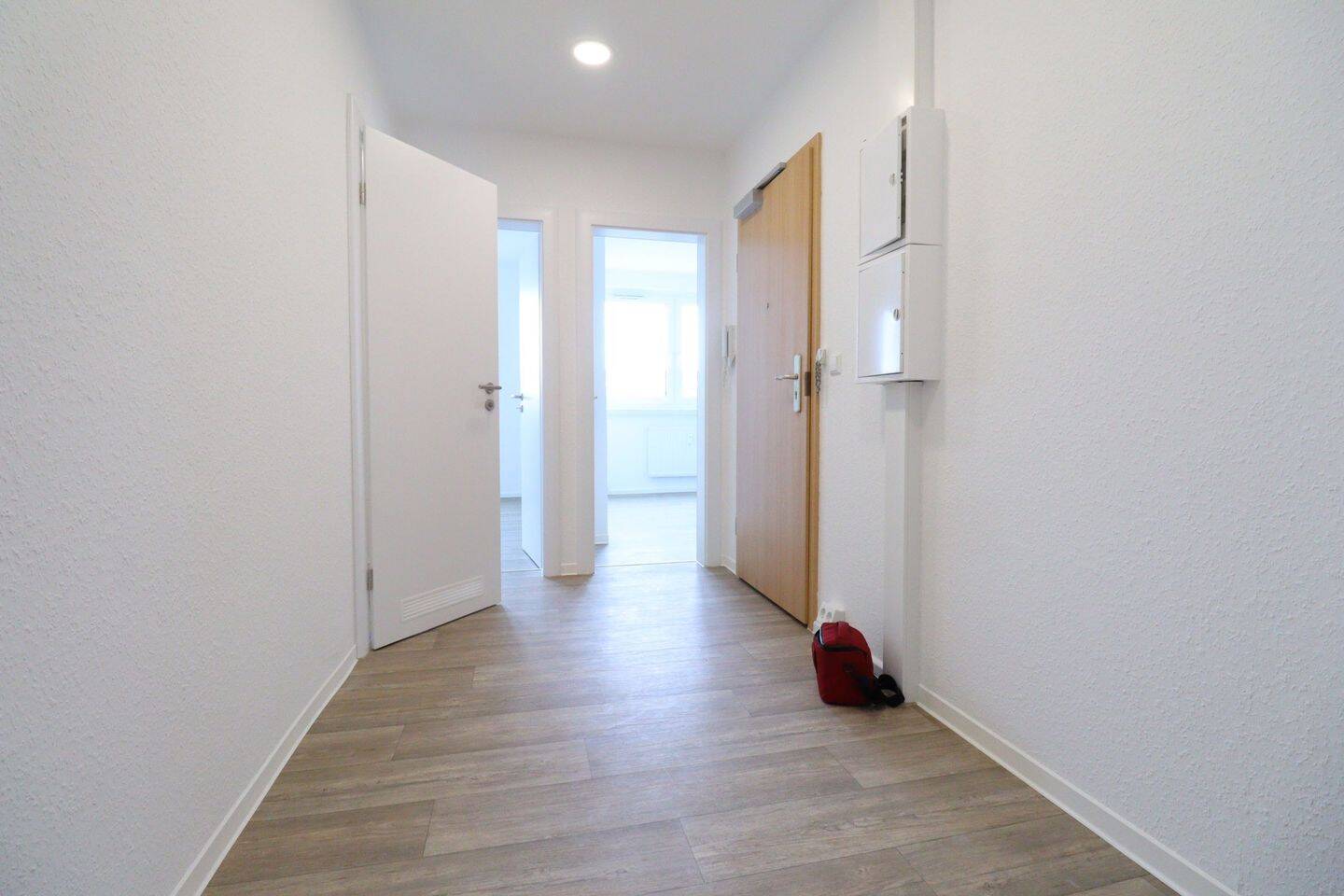 3-Raumwohnung mit Dusche, Balkon und Aufzug – Chemnitz – Vorschaubild 4