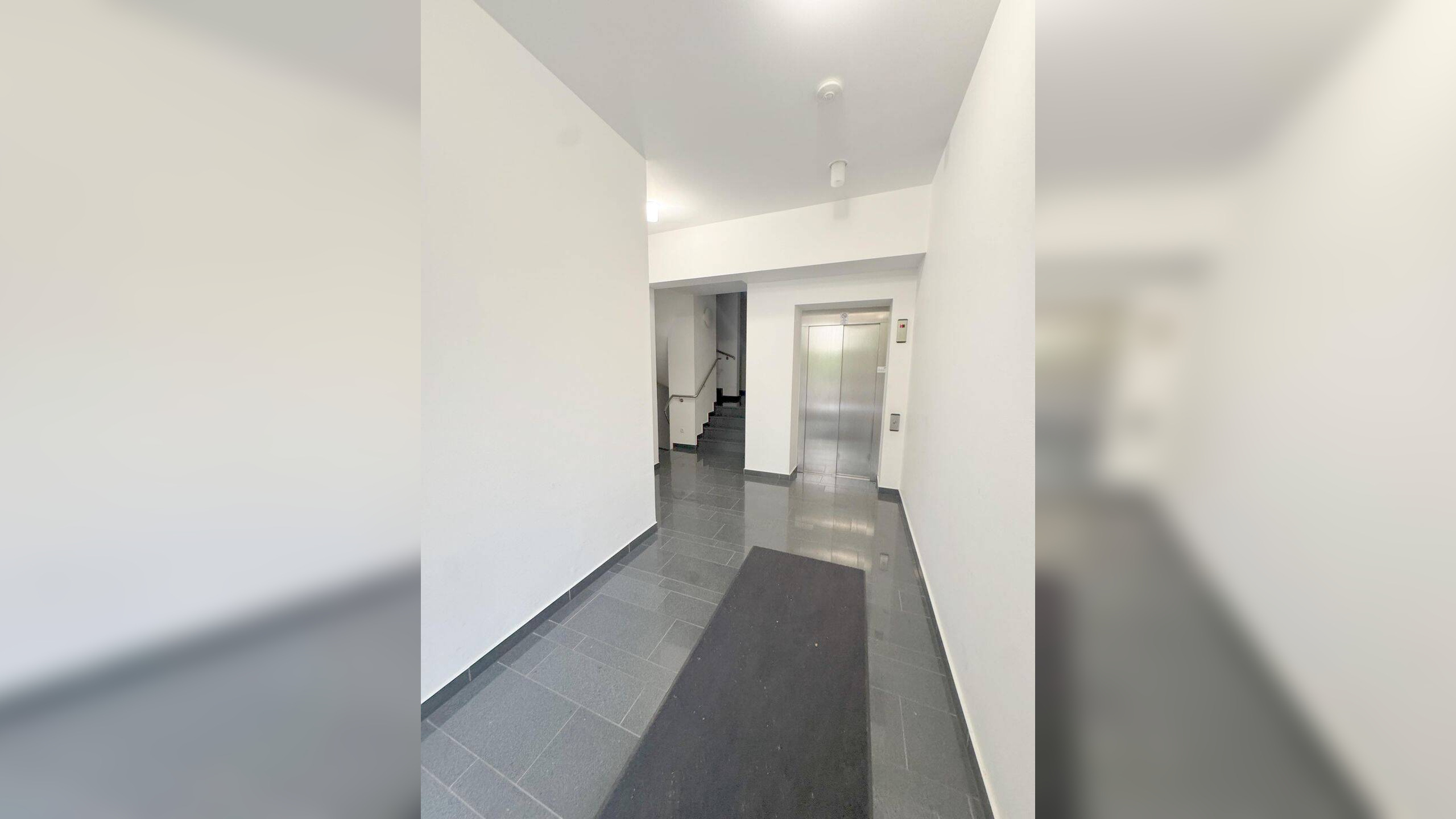 Vermietete Drei-Zimmer-Wohnung mit Küche, Stellplatz und Loggia am Stadtwerder