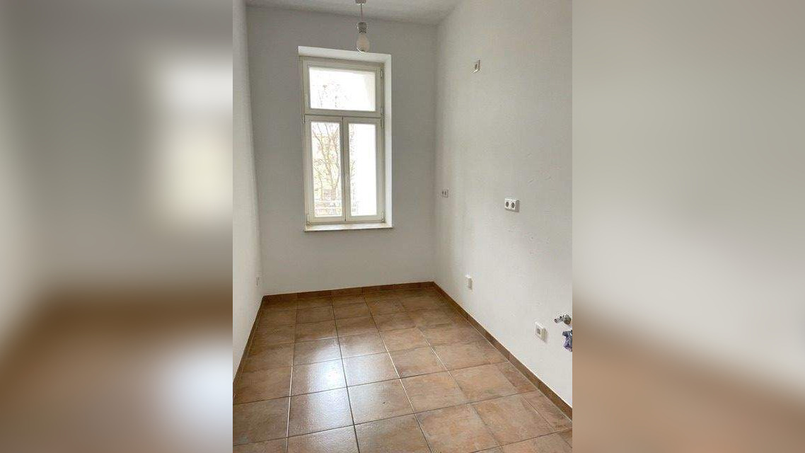 HOCHWERTIGE ALTBAUWOHNUNG MIT PARKETT, BALKON, Gartenanteil, FUßBODENHEIZUNG, LIFT SOWIE PKW-SP