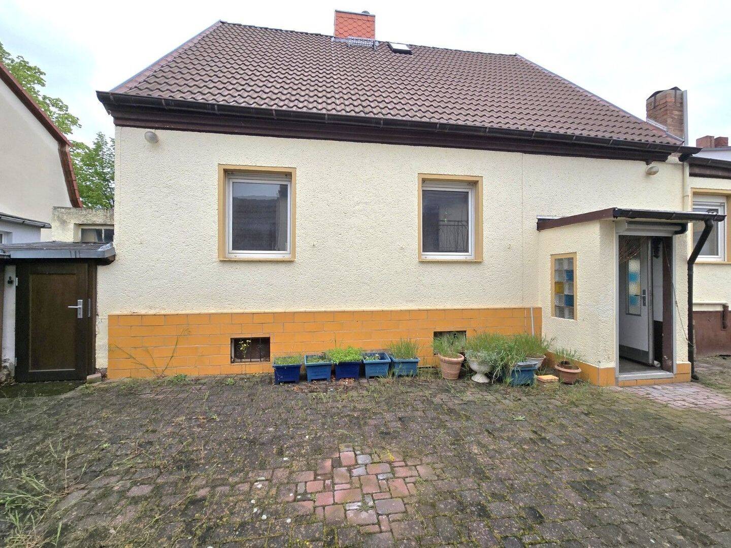 Einfamilienhaus mit schönem Garten, sowie Garage, 39418 Staßfurt