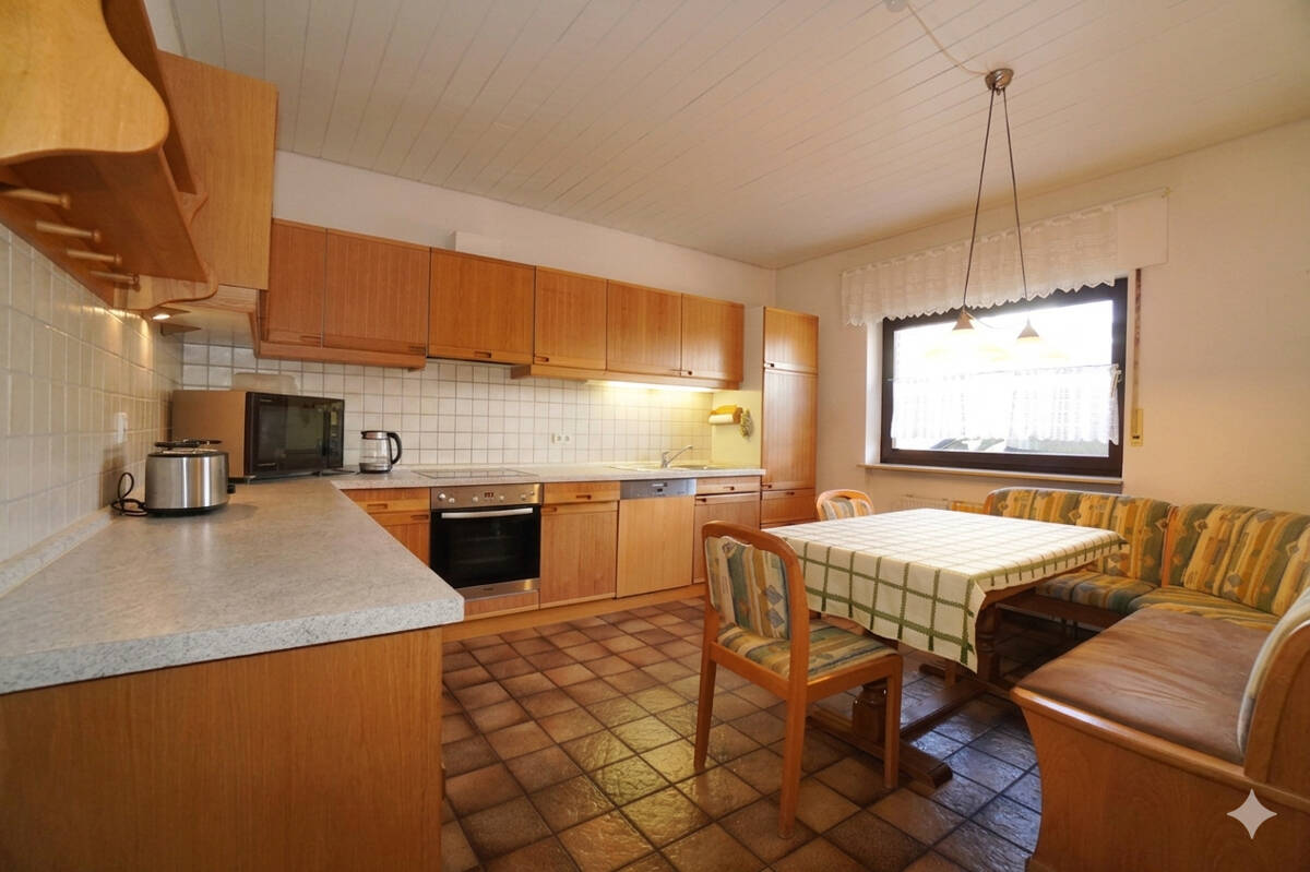 Einfamilienhaus mit Einliegerwohnung und großem Garten in Schieder-Schwalenberg, 32816 Schieder-Schwalenberg