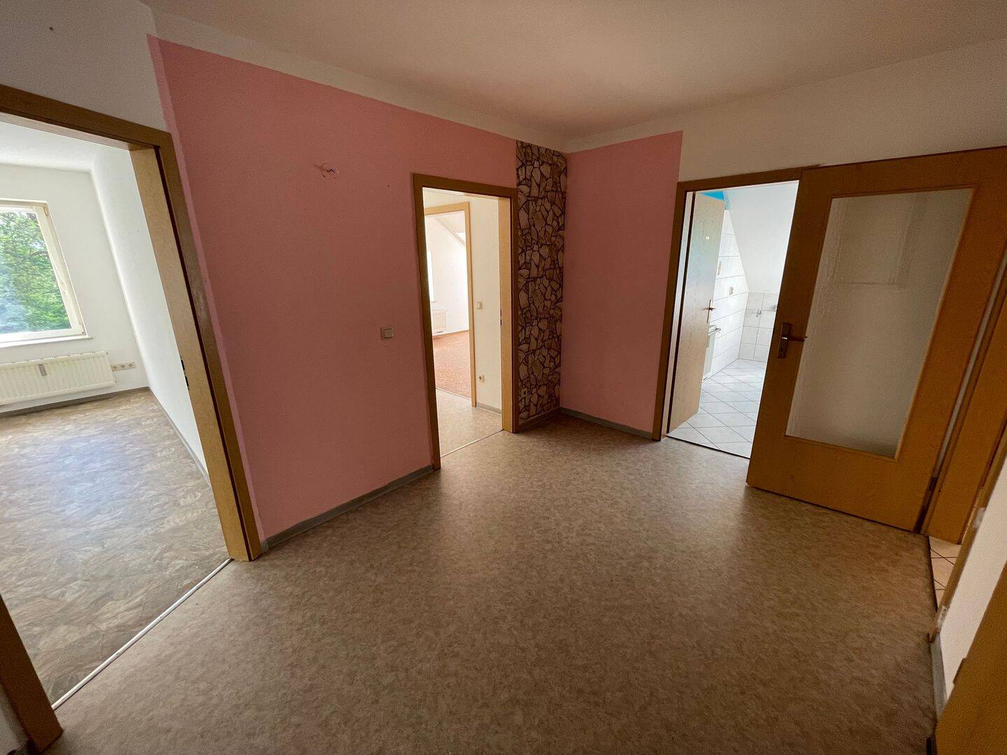 Gepflegte 3 Zimmer-Dachgeschoss Wohnung mit Stellplatz oder Garage, 9618 Brand-Erbisdorf