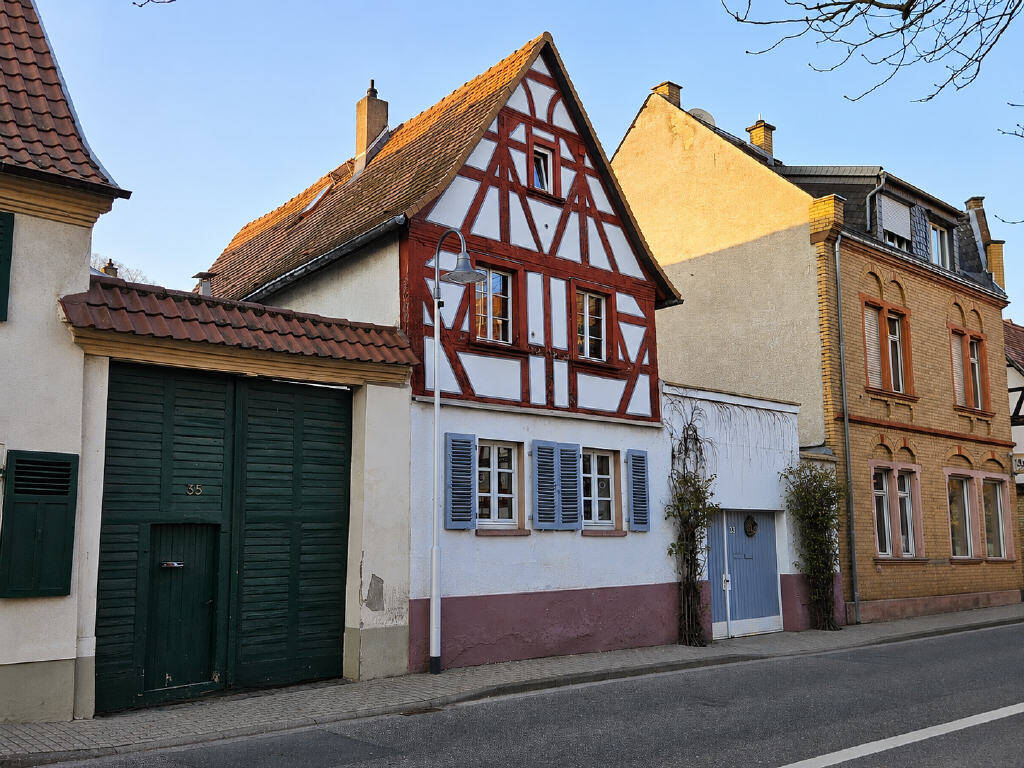 Perfekte Alternative zu einer Eigentumswohnung: Hübsches Einfamilienhaus + weitere Wohnung, 65439 Flörsheim am Main
