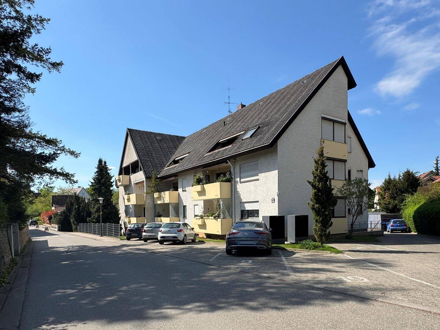 Bad Krozingen: Freie Zweizimmerwohnung, Einbauküche, Garage, Bad mit Wanne, 79189 Bad Krozingen