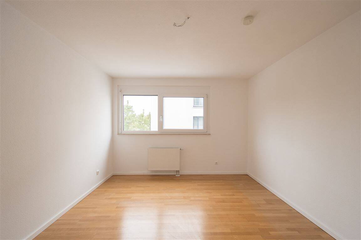 Zwischen Zuhause und Rendite? Attraktives MFH (3 WE) in Toplage Riedberg Quartier “Schöne Aussicht”, 60438 Frankfurt am Main (Kalbach-Riedberg Niederursel)