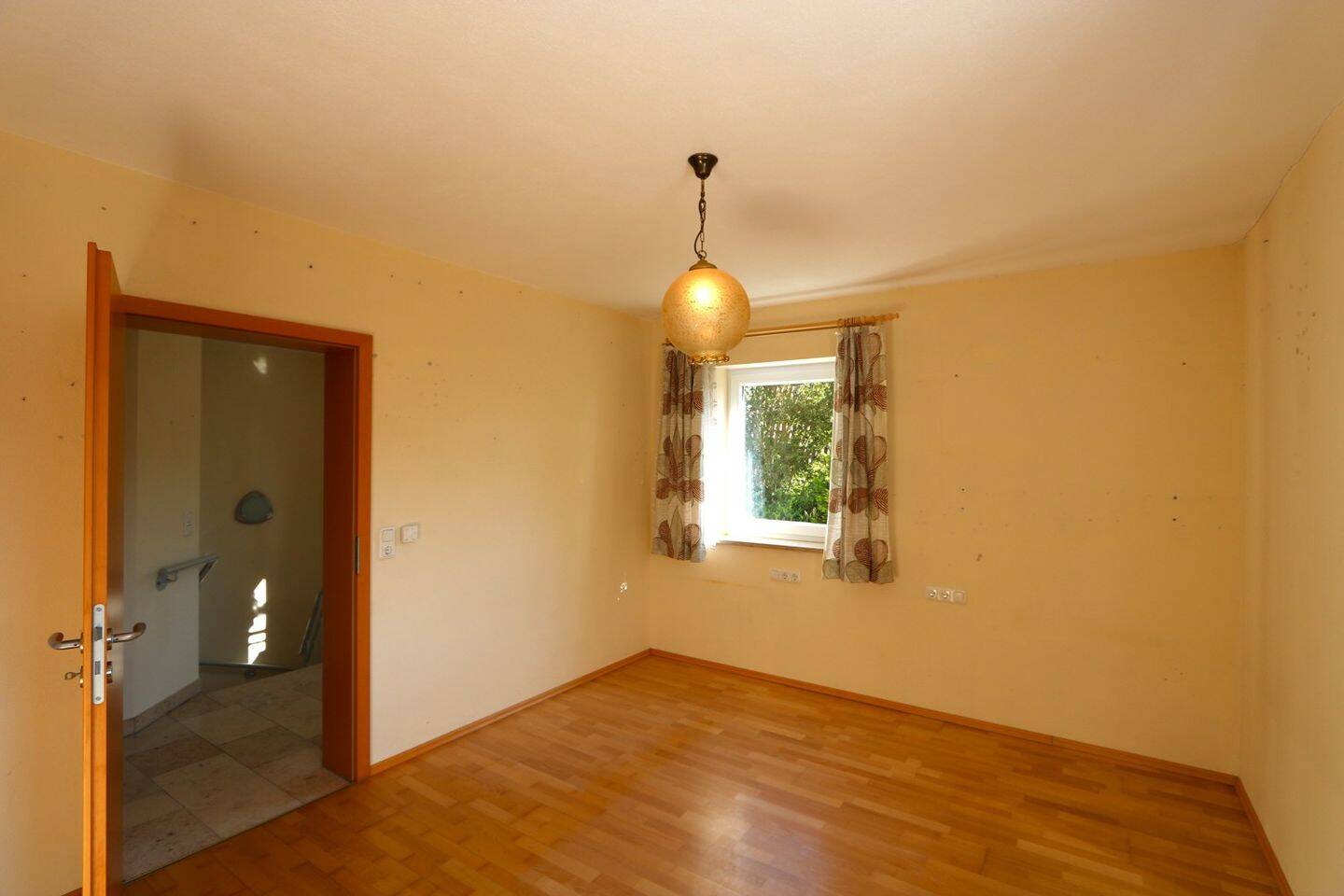Attraktives Einfamilienhaus mit Einliegerwohnung in ruhiger, grüner Lage, 91598 Colmberg