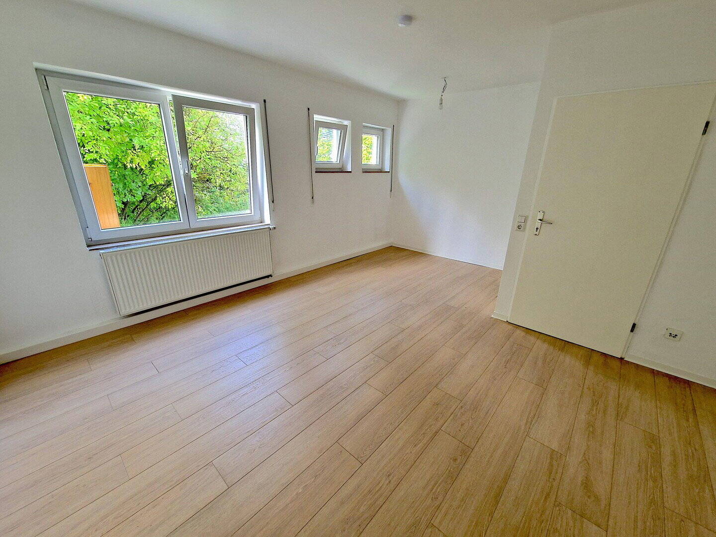 Haus-in-Haus-Gefühl: Einstöckiger Anbau mit eigenem Garten & separatem Zugang, 73342 Bad Ditzenbach