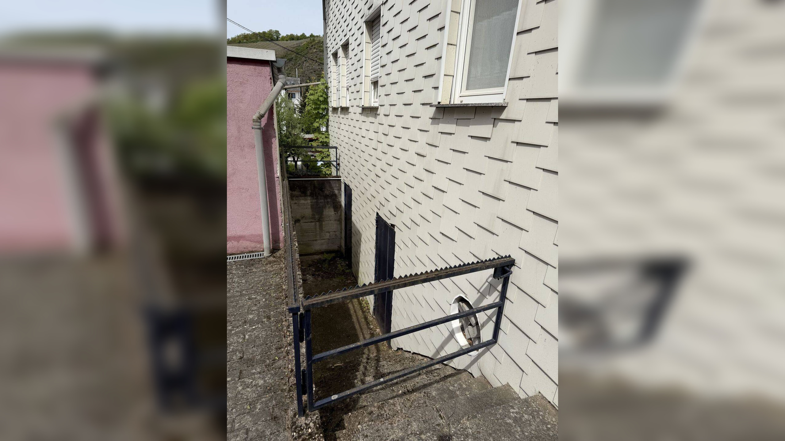 Vielseitig nutzbares Zweifamilienhaus mit Potenzial in Niederfell, 56332 Niederfell