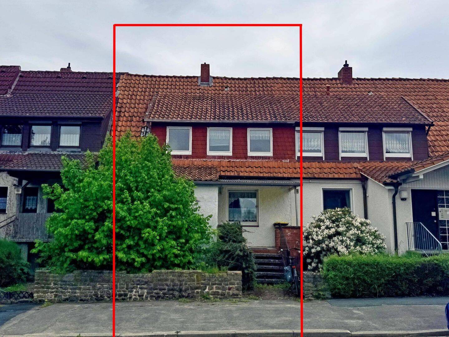 Barsinghausen-Nordstadt: Reihenmittelhaus mit Vollkeller und Pkw-Stellplatz, 30890 Barsinghausen