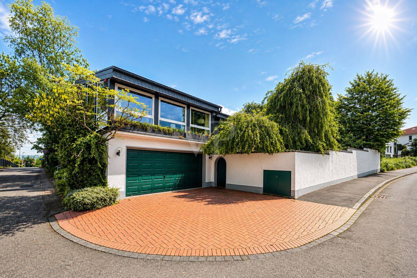 Zeitlose Architektur trifft private Wohlfühloase mit Garten und Pool, 53639 Königswinter