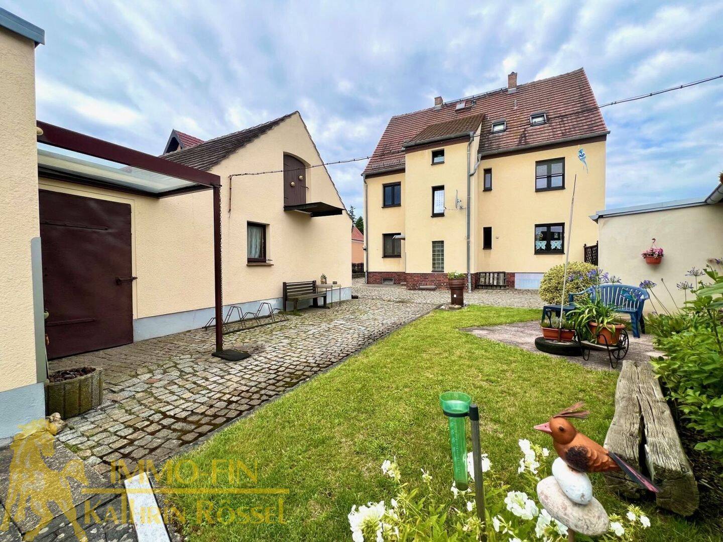Mehrgenerationenhaus am Stadtrand mit 6 Garagen, Carport und Garten, 2943 Weißwasser/O.L.