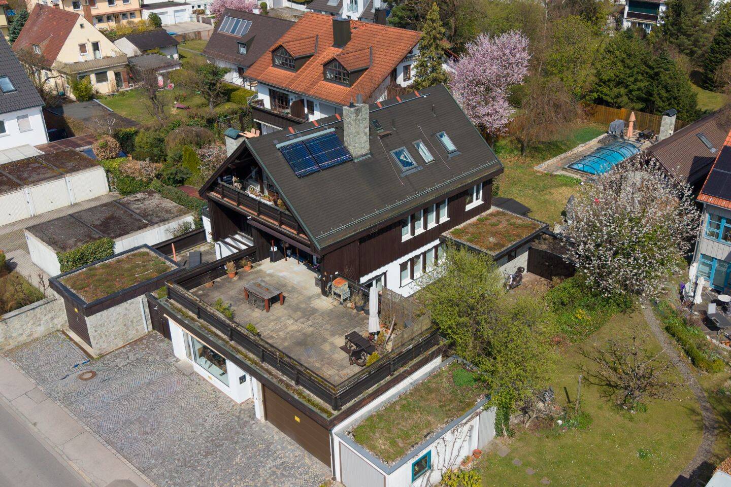 Gepflegtes Mehrfamilienhaus mit Potential in ruhiger Lage von München-Trudering, 81827 München (Ramersdorf-Perlach Trudering-Riem)