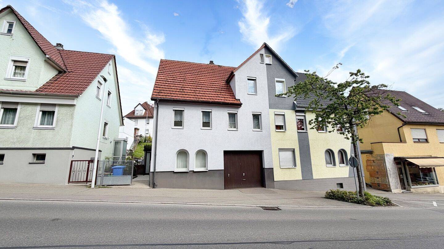 Charmante Doppelhaushälfte mit Garten und integrierter Garage in 72461 Albstadt-Tailfingen, 72461 Albstadt