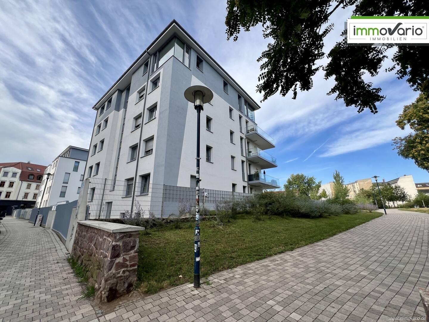 Moderne 4-Raum-Wohnung mit großem Balkon, Fußbodenheizung, Wanne, Dusche, Aufzug, TG-Stellplatz – Magdeburg – Vorschaubild 3