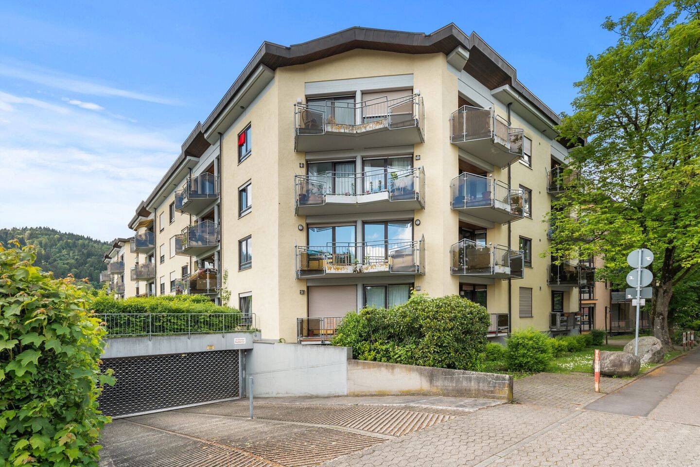 Freiburg-Littenweiler-2-Zimmer-Wohnung im EG mit Balkon, Terrasse, TG-Stellplatz & neuen Fenstern
