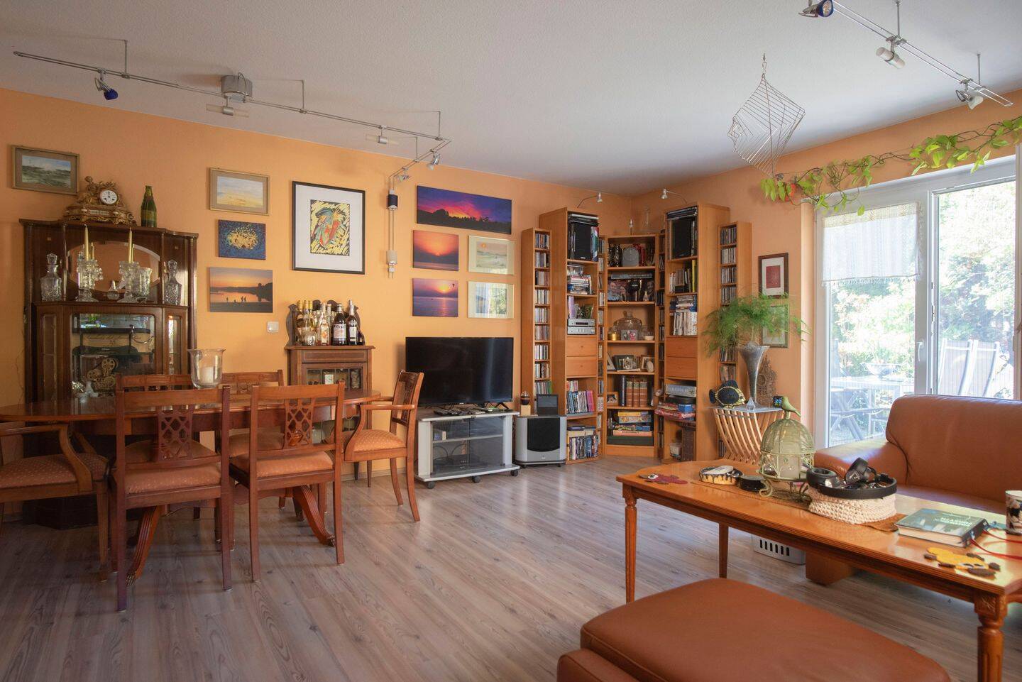 Junge DHH mit besonderem Freisitz u. grünem Weitblick! Mikro-Garten., 61267 Neu-Anspach
