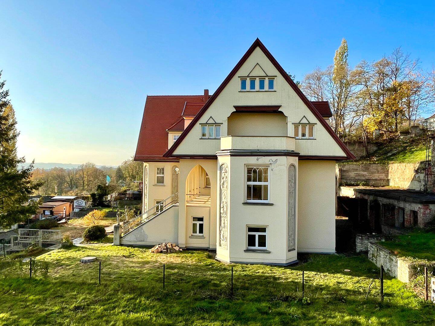 Individuelle Maisonette-Wohnung in außergewöhnlicher Villenlage mit Blick über Dresden und viel Ruhe