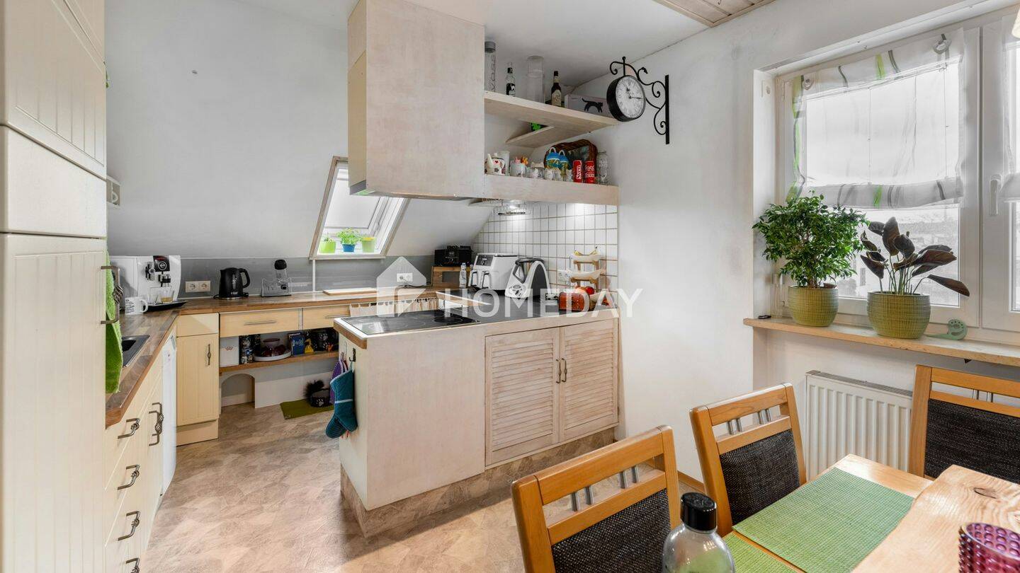 Zwei Ebenen voller Wohnkomfort – Maisonettewohnung mit Garage und Balkon, 85107 Baar-Ebenhausen