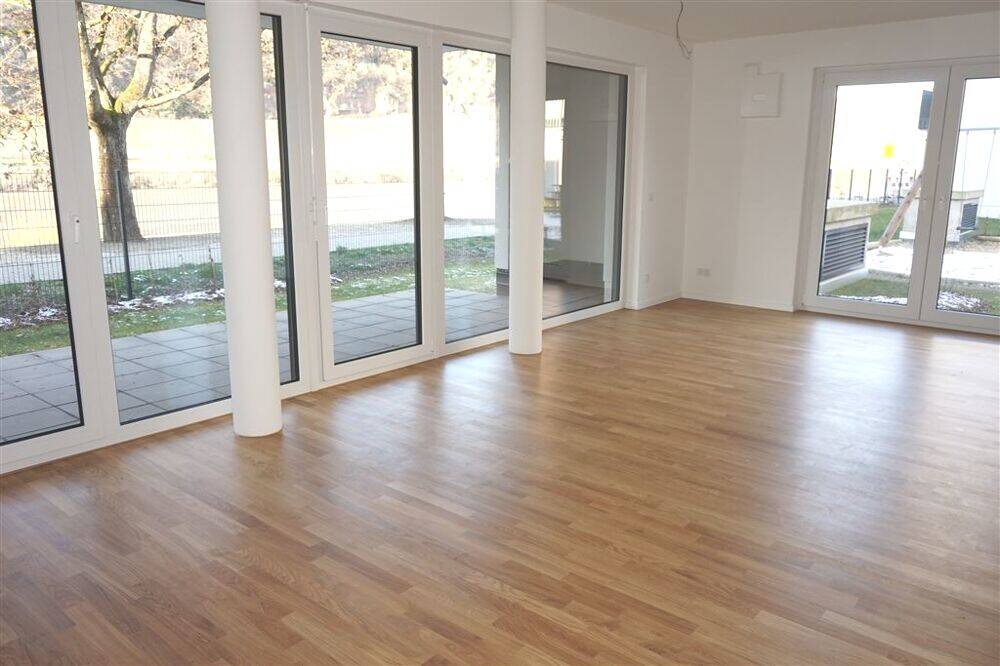 Stilvolle 2-ZKB in direkter Mosellage – großzügige Terrasse & hochwertige Einbauküche inklusive