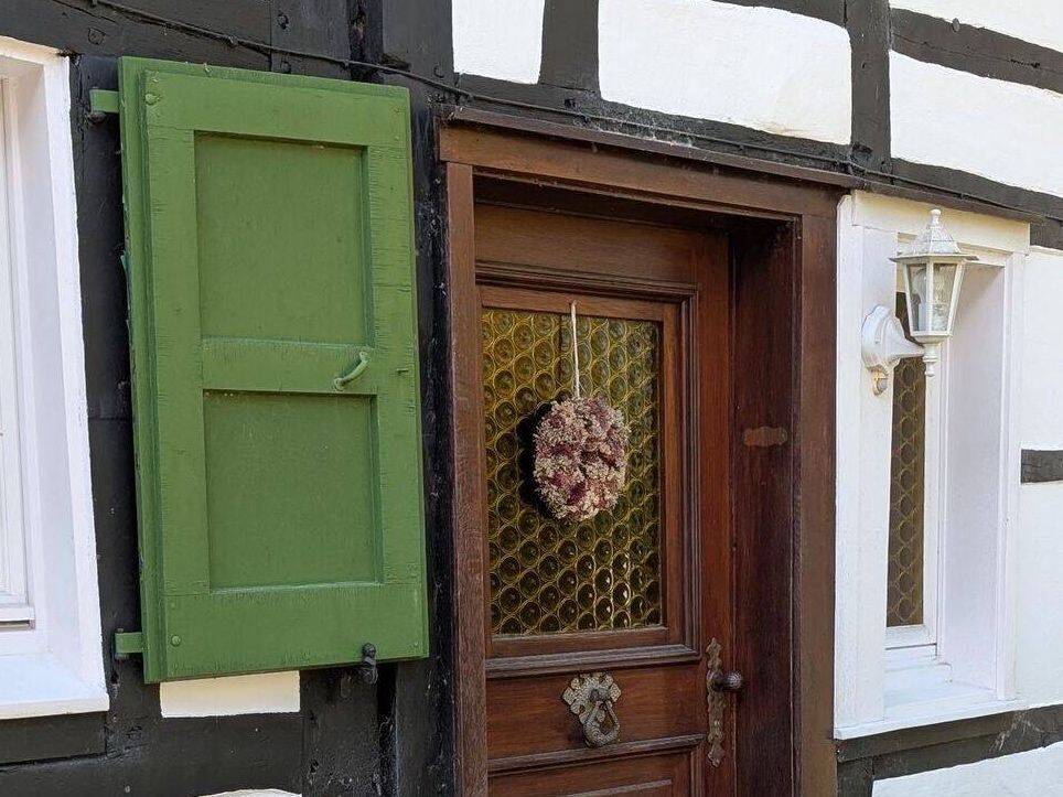 Wohnen im Grünen stadtnah – denkmalgeschütztes Fachwerkhaus in Solingen, 42651 Solingen (Gräfrath Solingen-Mitte)