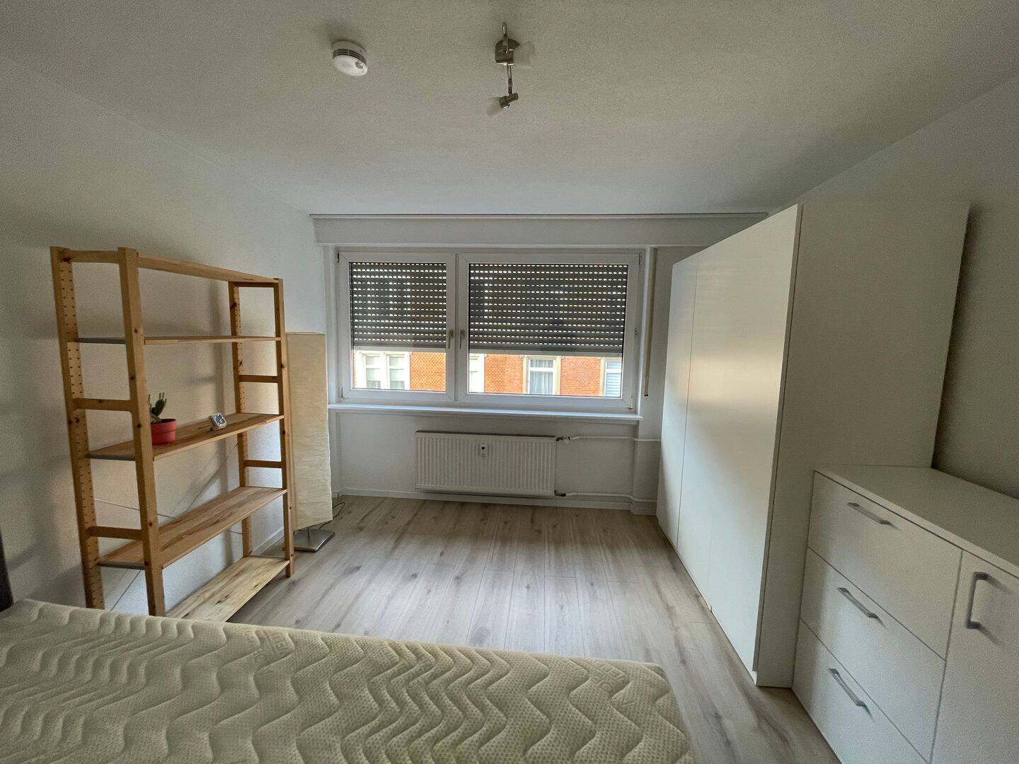 Helles Zimmer + gemütliches Wohnzimmer in 2er-Mädels-WG (in zentraler Lage), 70199 Stuttgart (Süd)