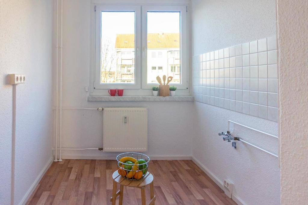 3-Raum-Wohnung mit Tageslichtbad, nahe Rosengarten – Chemnitz – Vorschaubild 3