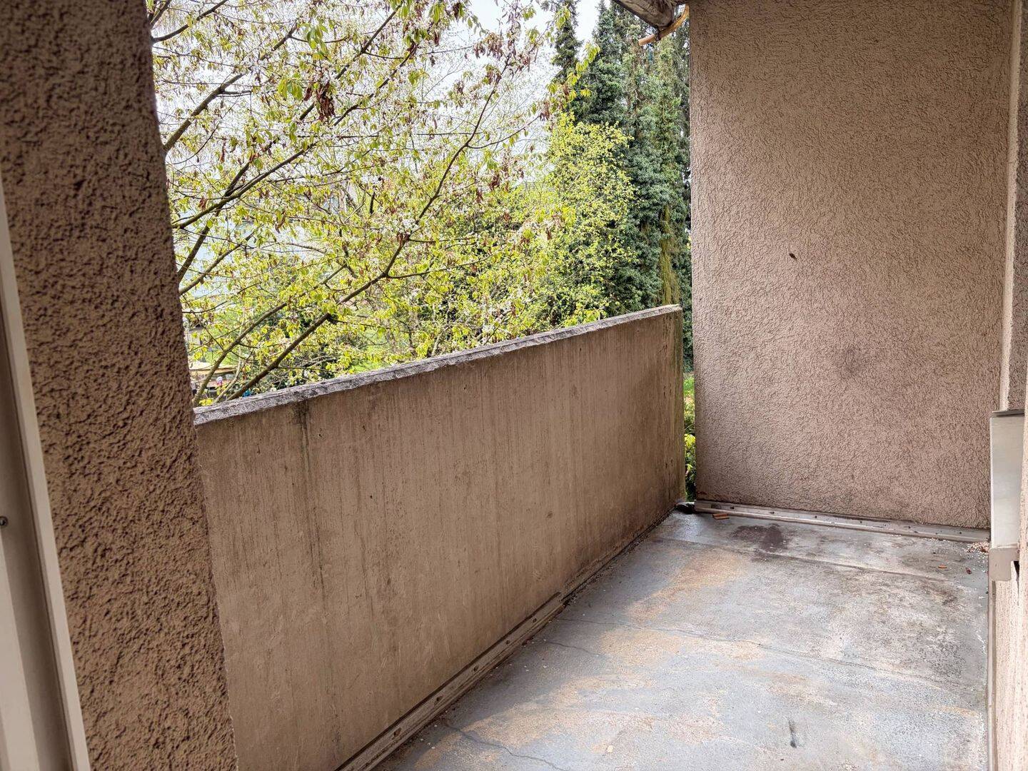 Helle 4-Zimmer-Wohnung mit BALKON und Wannenbad, 42719 Solingen (Gräfrath Merscheid Solingen-Mitte Wald)