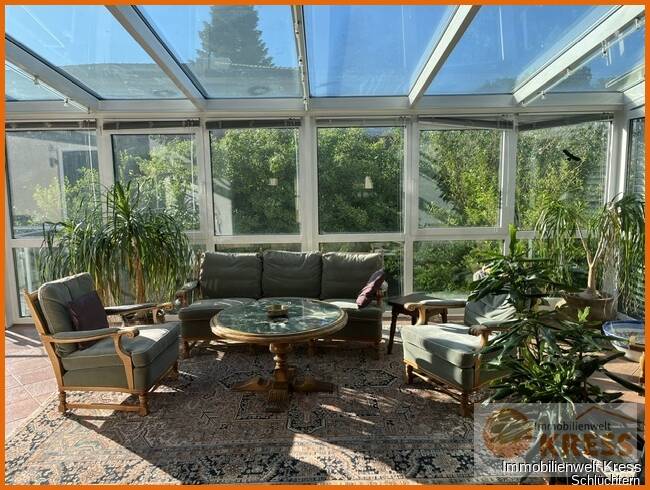 Großzügiges Wohlfühlzuhause: Großzügige Räume mit Kamin, hellem Wintergarten und sonnigem Balkon!, 63628 Bad Soden-Salmünster
