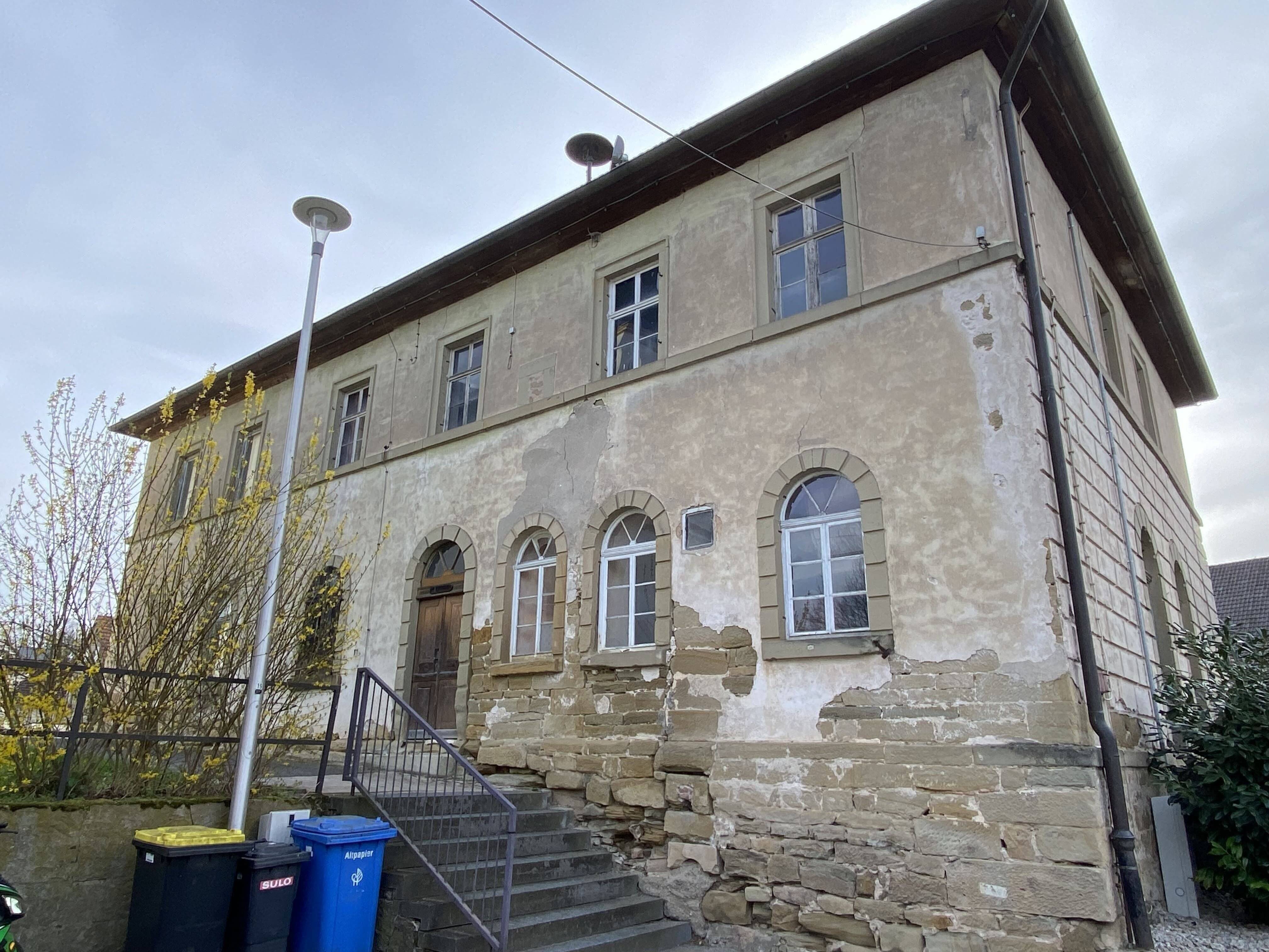 Historisches ehem. Schulhaus in der Nähe von Zeil am Main, 97475 Zeil a. Main (Zeil)