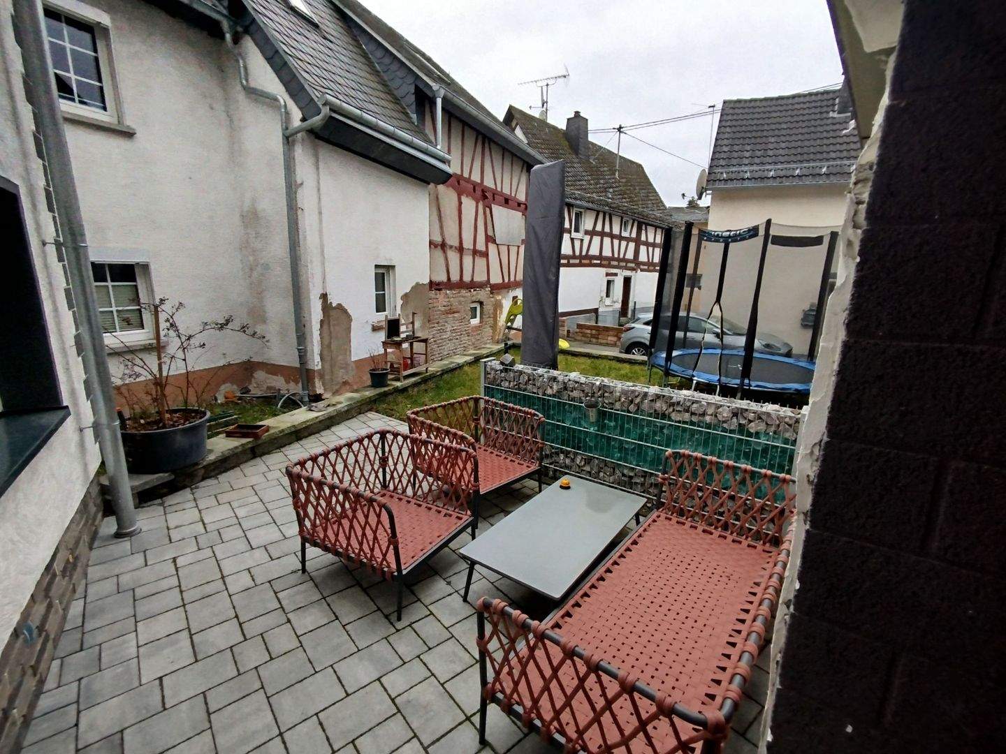 Einziehen und Wohlfühlen! Kernsaniertes Einfamilienwohnhaus mit Scheune und Nebengebäude, 35792 Löhnberg