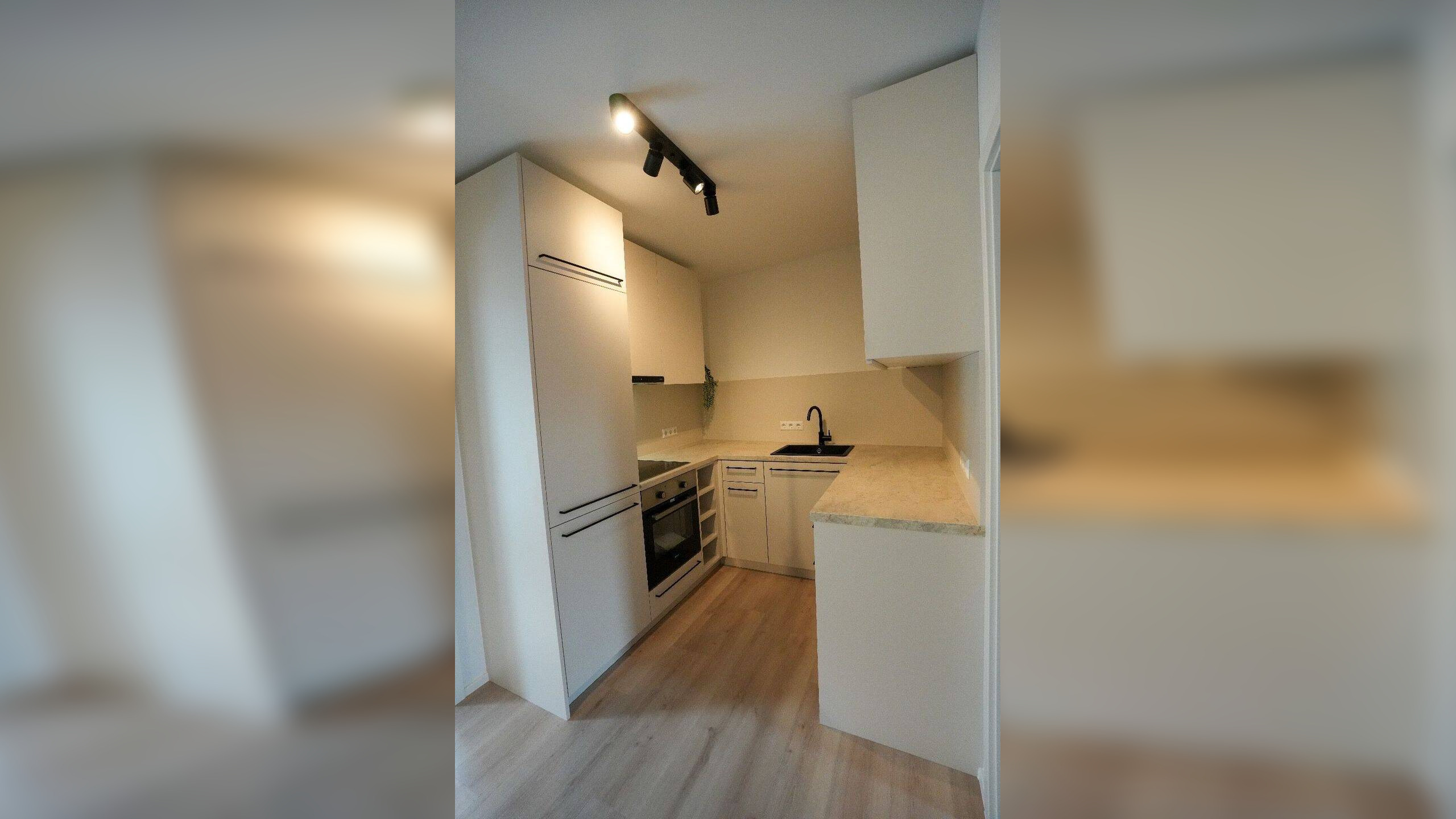 Möbliertes Zimmer mit Balkon in moderner Frauen-WG, zentrale Lage, 90439 Nürnberg (Großreuth bei Schweinau Schweinau Sankt Leonhard Sündersbühl)