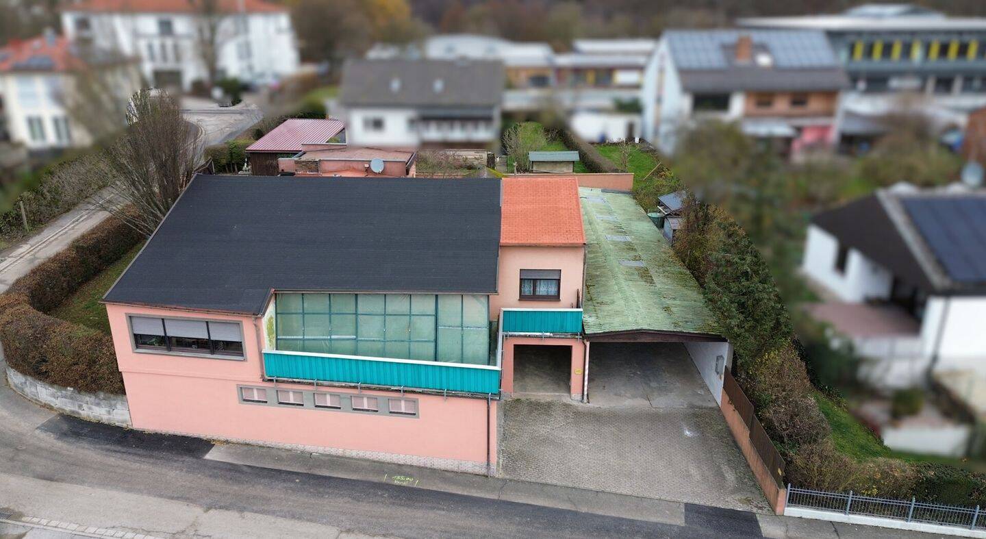 Top-Investition in Ebrach Großzügiges Wohnhaus mit Garten, Sauna, Büro, Halle und Garagen, 96157 Ebrach
