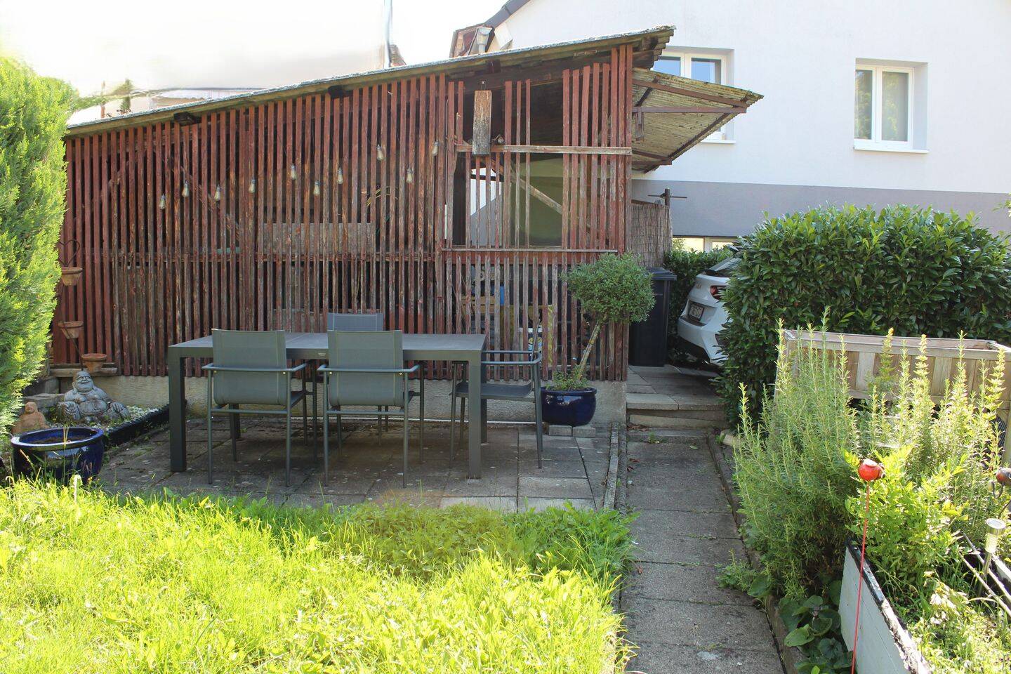 Eningen u. A., Schöne Doppelhaushälfte im Herzen der Stadt, Garten mit Abstellplatz und Garage, 72800 Eningen unter Achalm