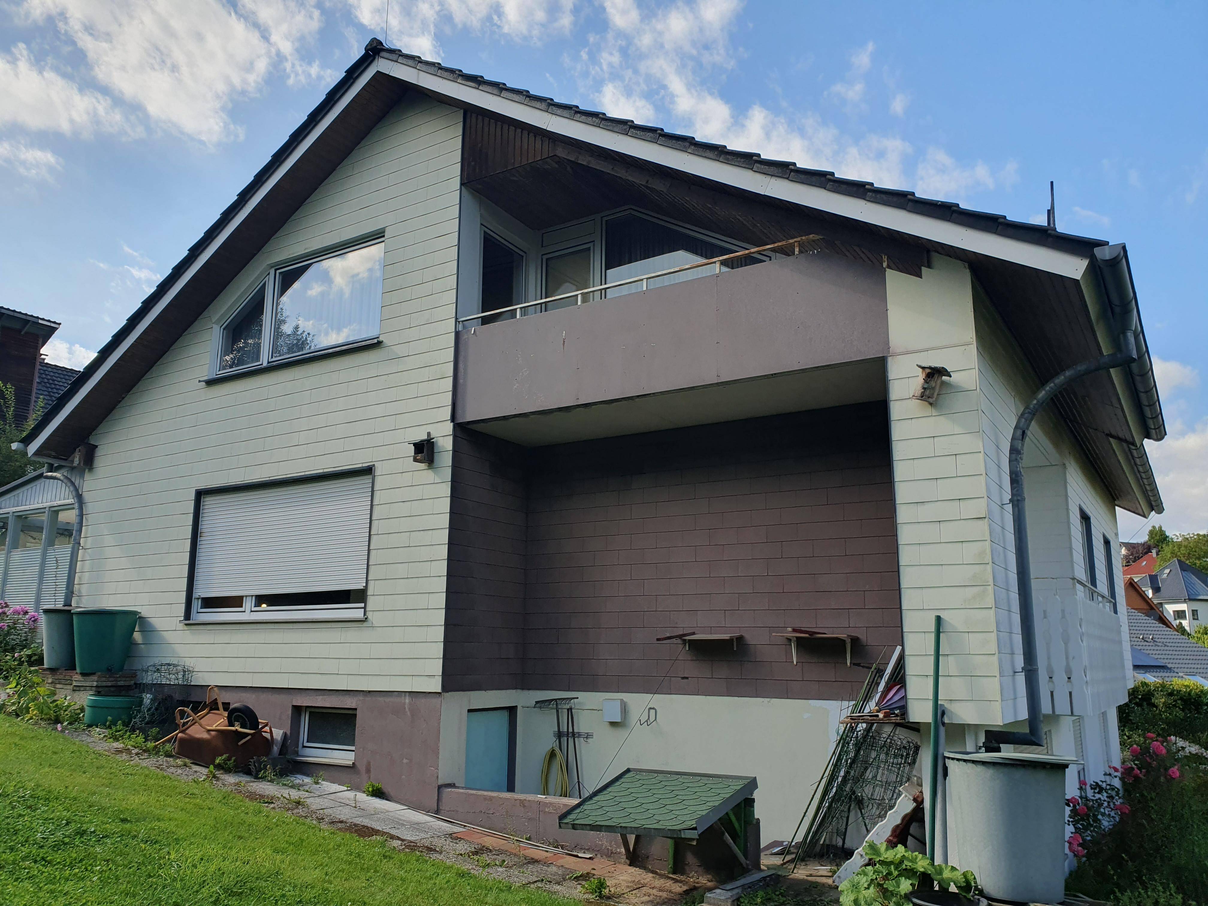 Sommer-Deal. Einfamilien-Wohnhaus mit Einliegerwohnung u. Garagengebäude mit Carport in Detmold, 32760 Detmold