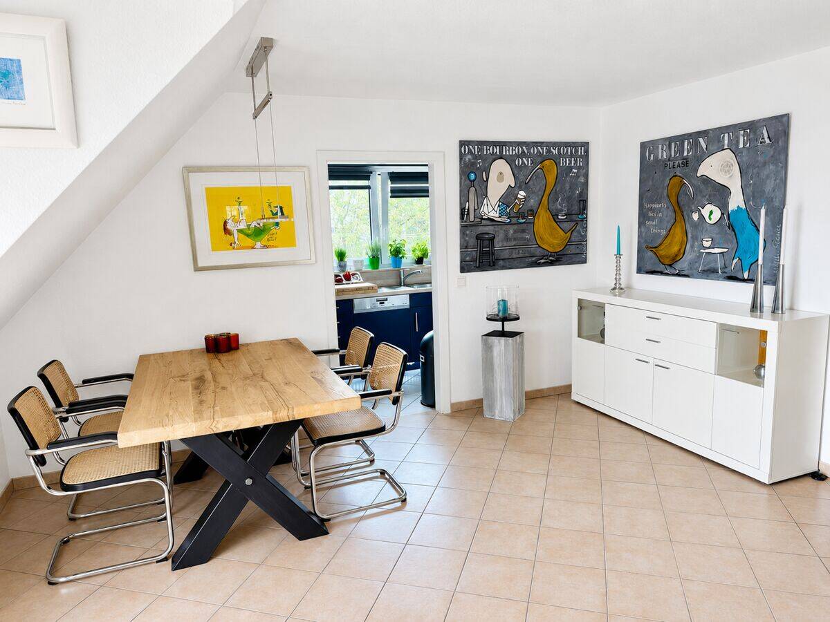 Gepflegte Maisonette-Eigentumswohnung mit Einbauküche, Garagenstellplatz, 2 Bäder & Balkon, 61352 Bad Homburg v.d. Höhe