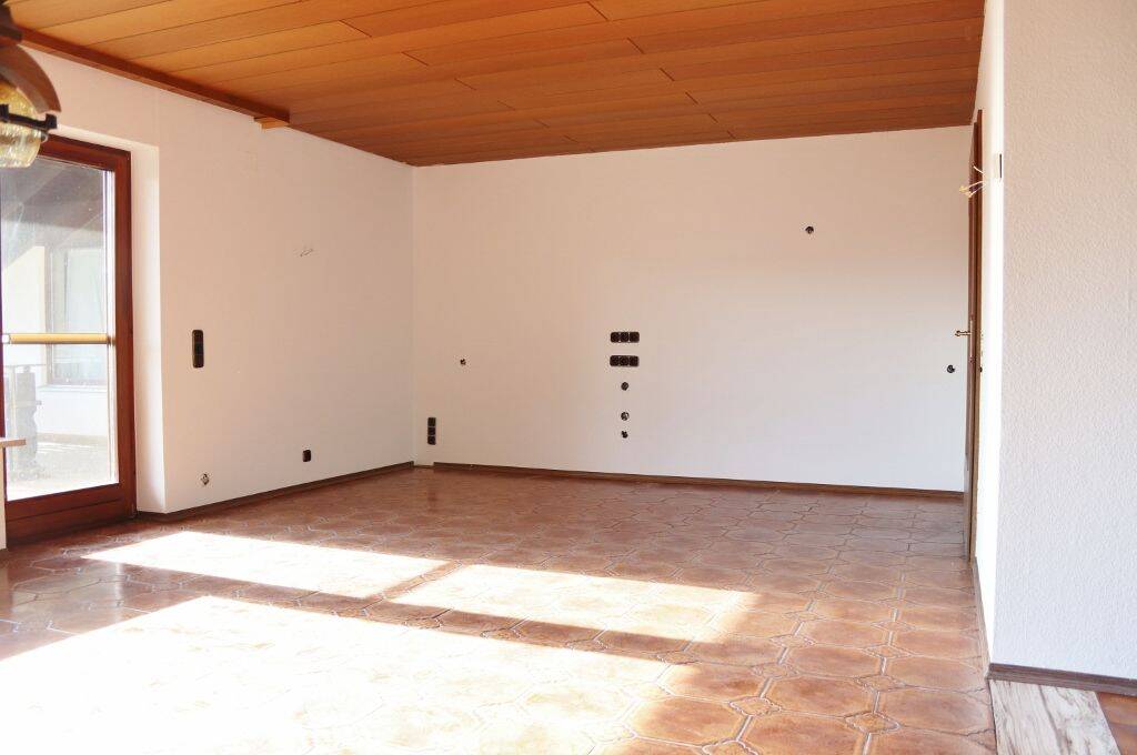 Großzügige 4,5 – Zimmer – Etagenwohnung mit Balkon, Garage und Gartenanteil in Wangen / Epplings, 88239 Wangen im Allgäu