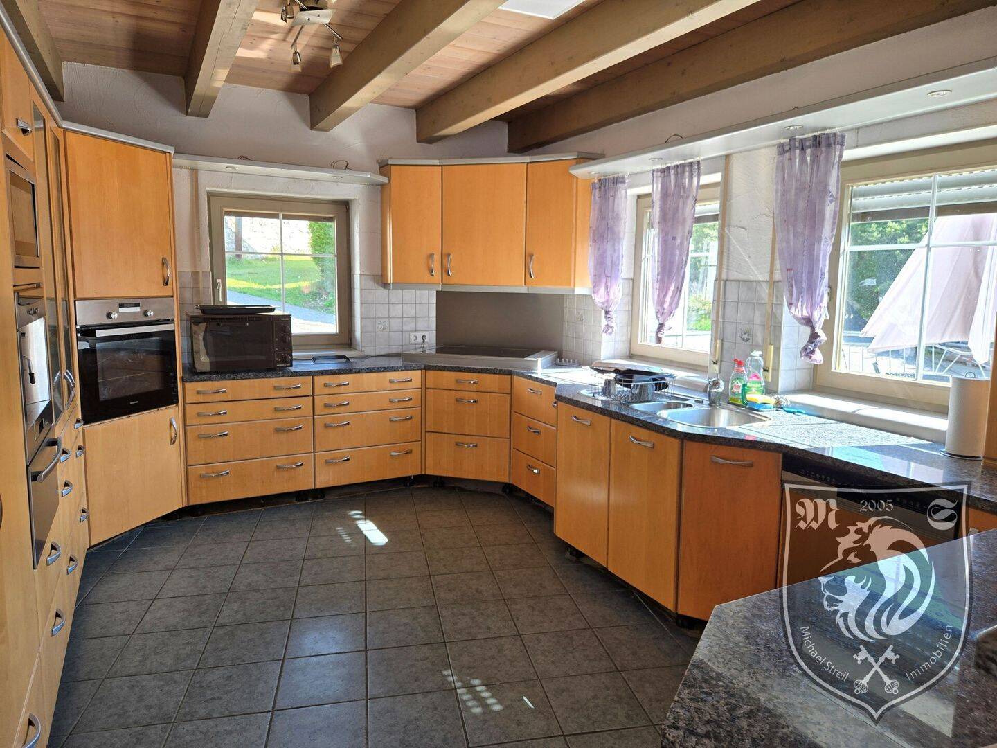 Wohnhaus mit Einliegerwohnung, Dachterrasse und Burgblick –  Dischingen/Katzenstein, 89561 Dischingen