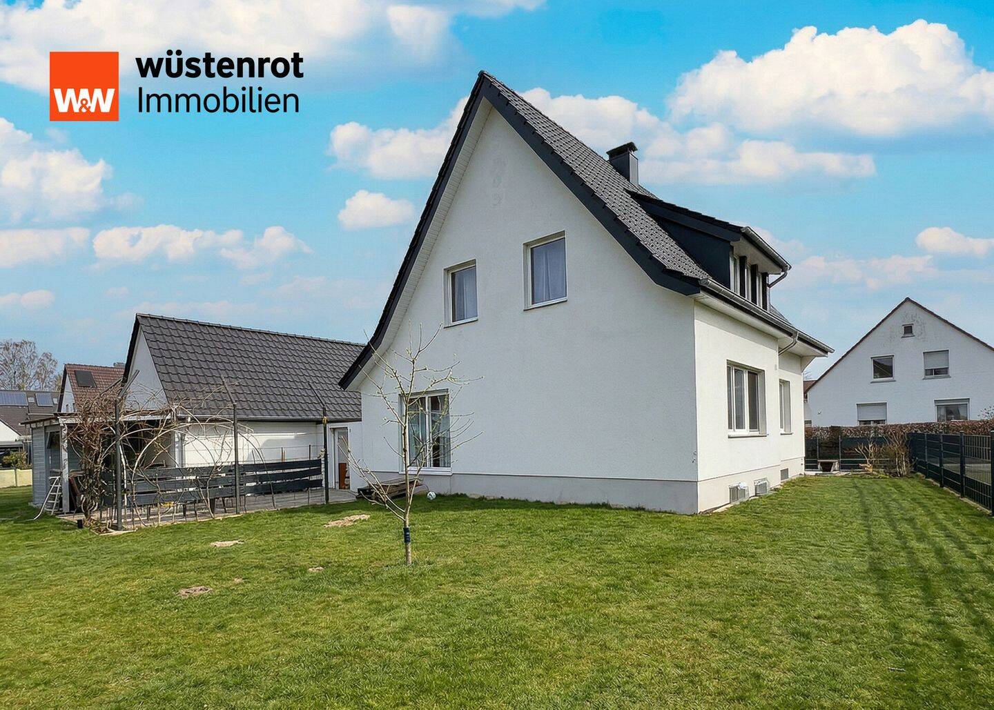 Saniertes Ein- bis Zweifamilienhaus auf großem Grundstück, 49152 Bad Essen