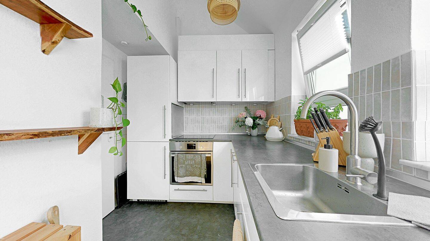 Sonnenberg – Stilvolle Maisonette-Wohnung mit Balkon & Weitblick ins Grüne, 65191 Wiesbaden (Bierstadt Sonnenberg Wiesbaden)